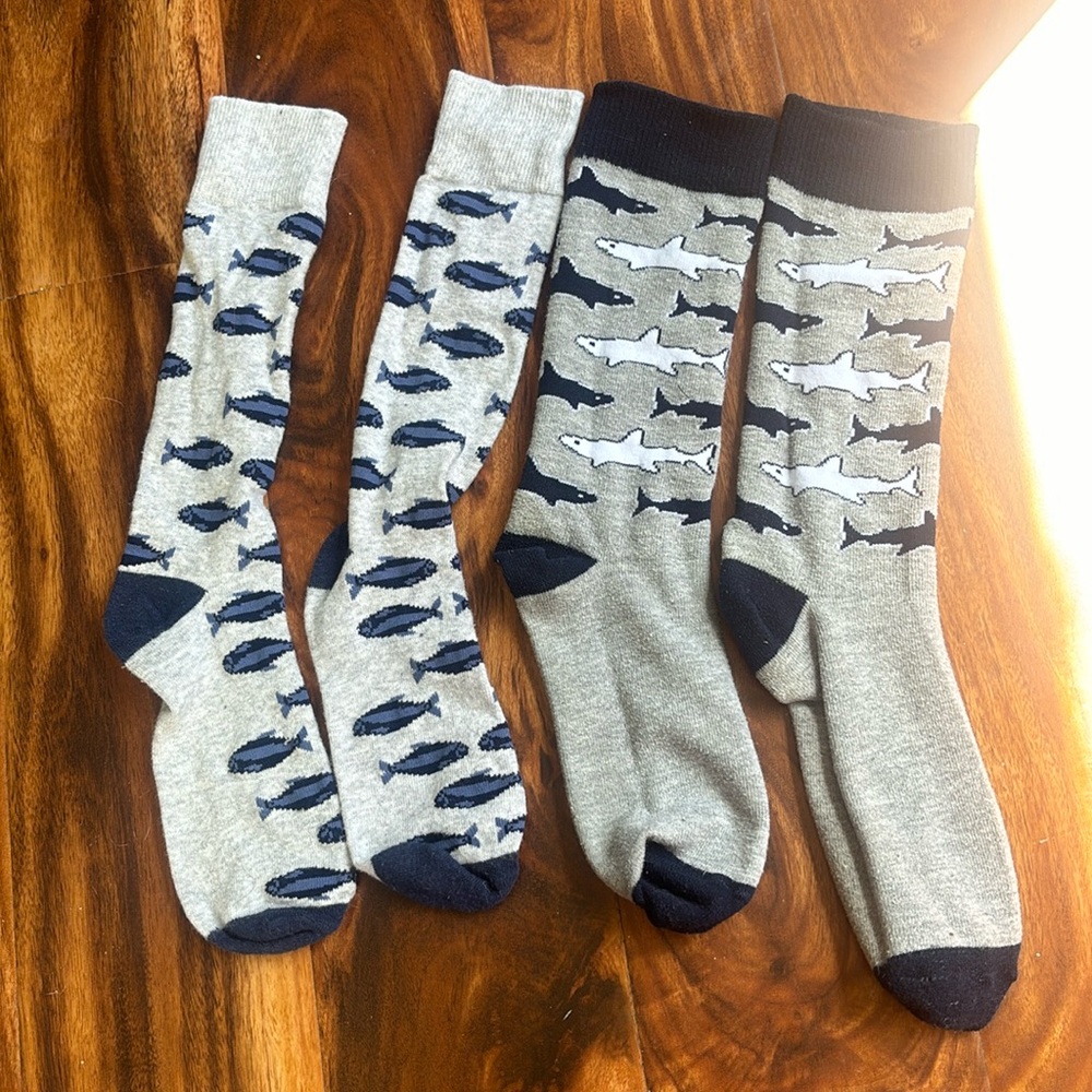 Men's dress socks sharks and fish print 2 pairs size 8-9 EUC